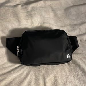 COPY - Lululemon Everywhere Belt Bag 2L - Black